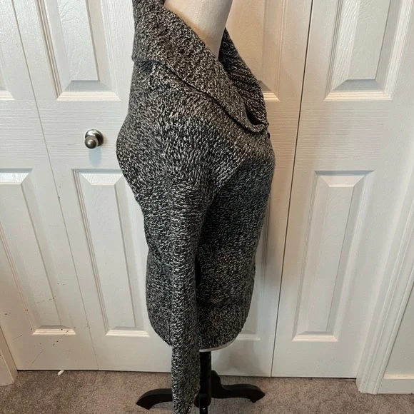 TNA from Aritizia size XS 100% wool zippered cardigan - Picture 11 of 14